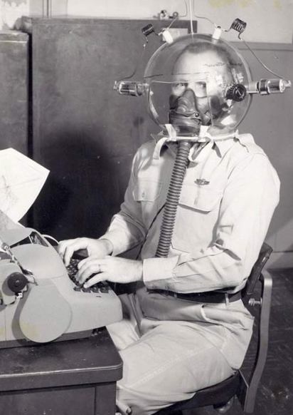 weird-Vintage-photos-experimental-transmitter-and-recieveer-for-armed-foreces-helmet-vintage-photo-army-804x1024